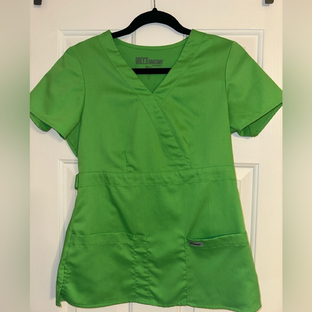 Barco Uniforms Women's Bright Green Short Sleeve Top